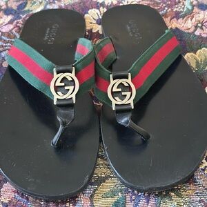 Gucci Interlocking Silver GG Red Green Black Leather Men’s Thong Sandal Size 10